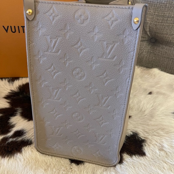 Louis Vuitton On The Go- like new with receipt! - Picture 4 of 14